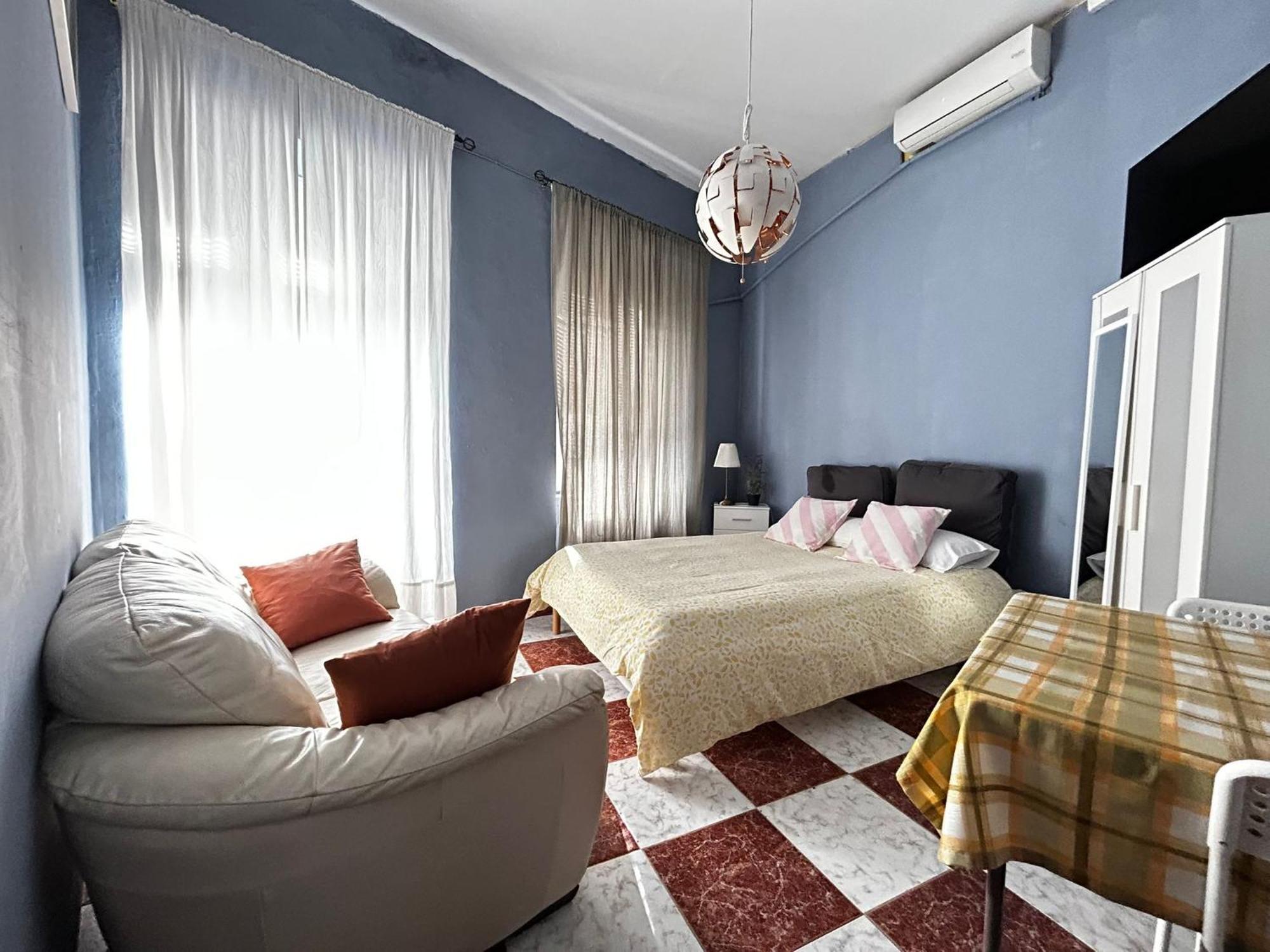 Santa Isabel Low Cost Rooms In Private House セビリア エクステリア 写真