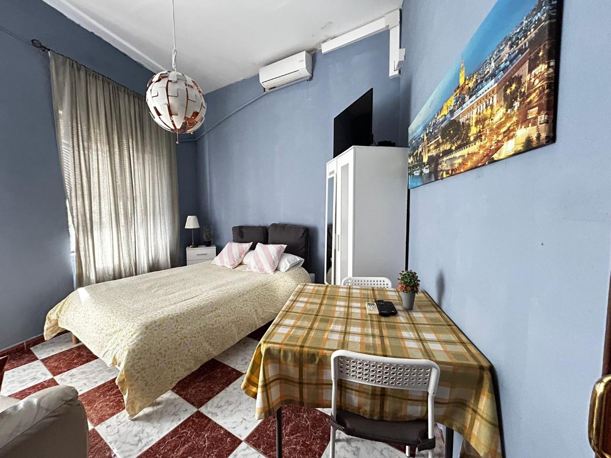 Santa Isabel Low Cost Rooms In Private House セビリア 部屋 写真