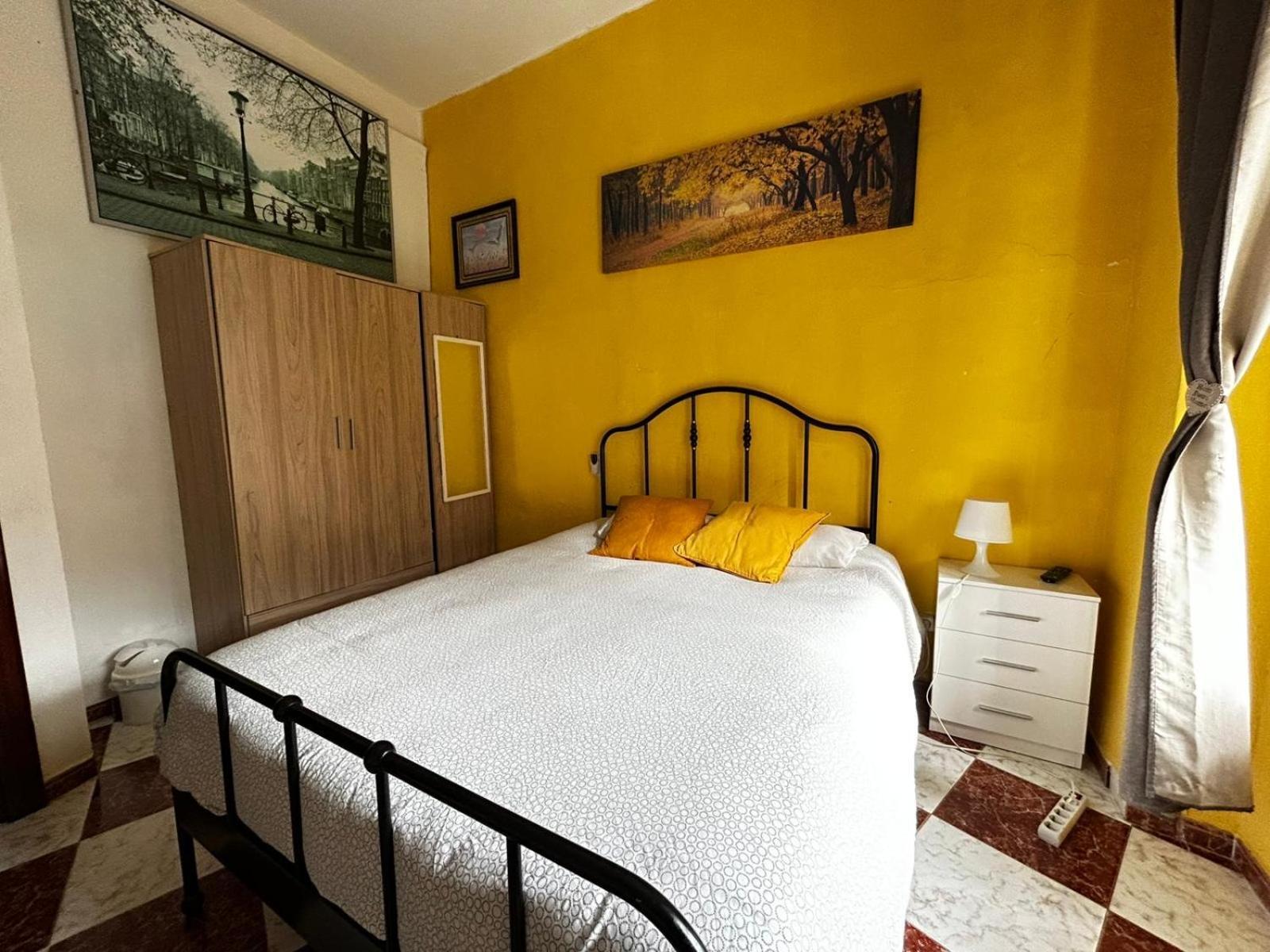 Santa Isabel Low Cost Rooms In Private House セビリア エクステリア 写真
