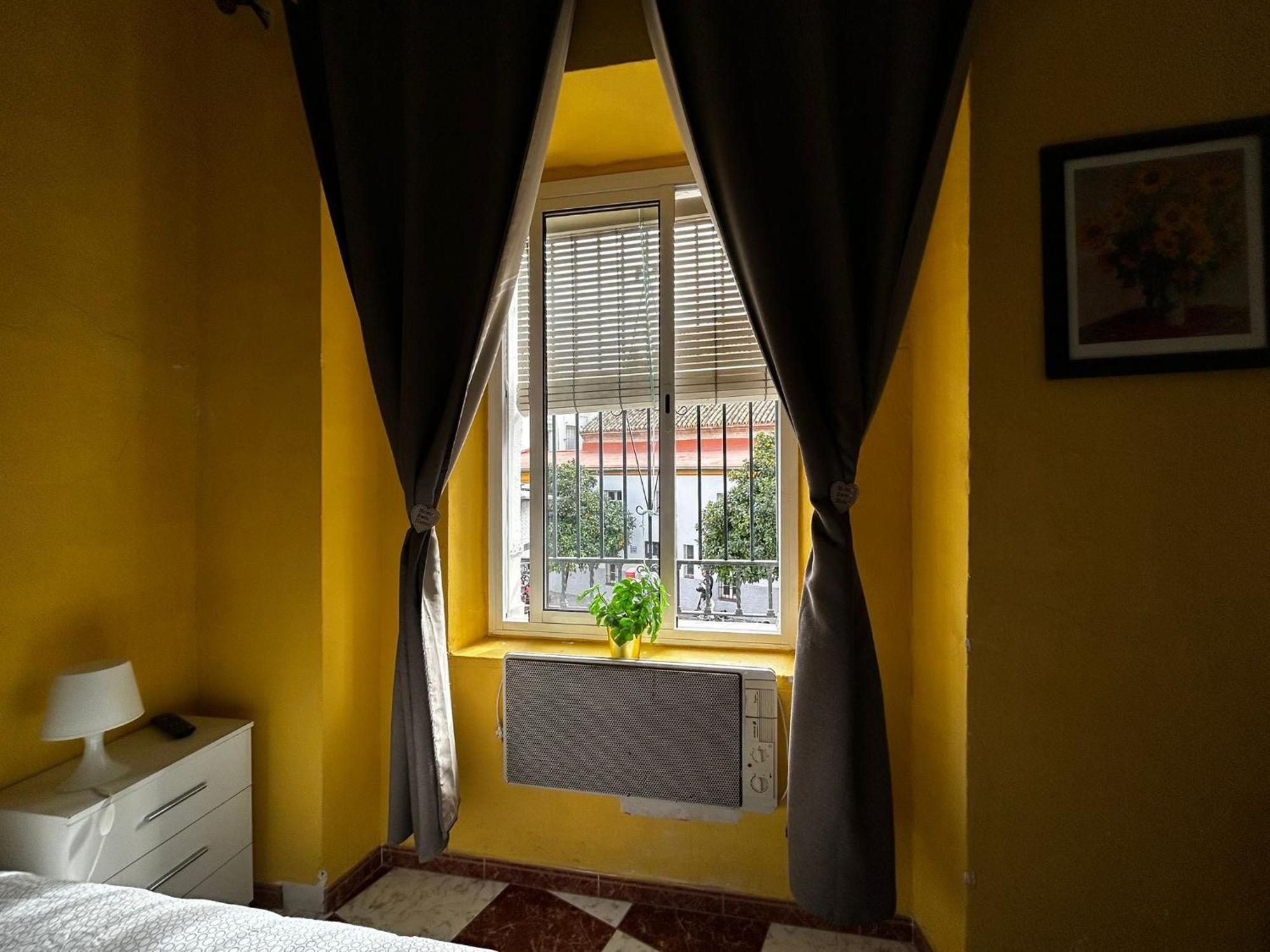 Santa Isabel Low Cost Rooms In Private House セビリア 部屋 写真